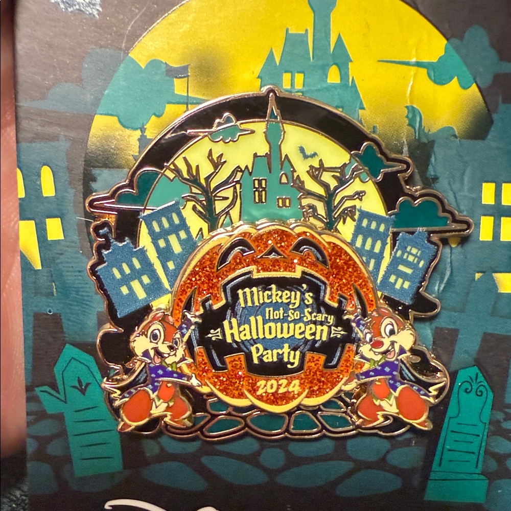 Disney Mickey's Halloween Party 2024 Pin - Picture 3 of 5